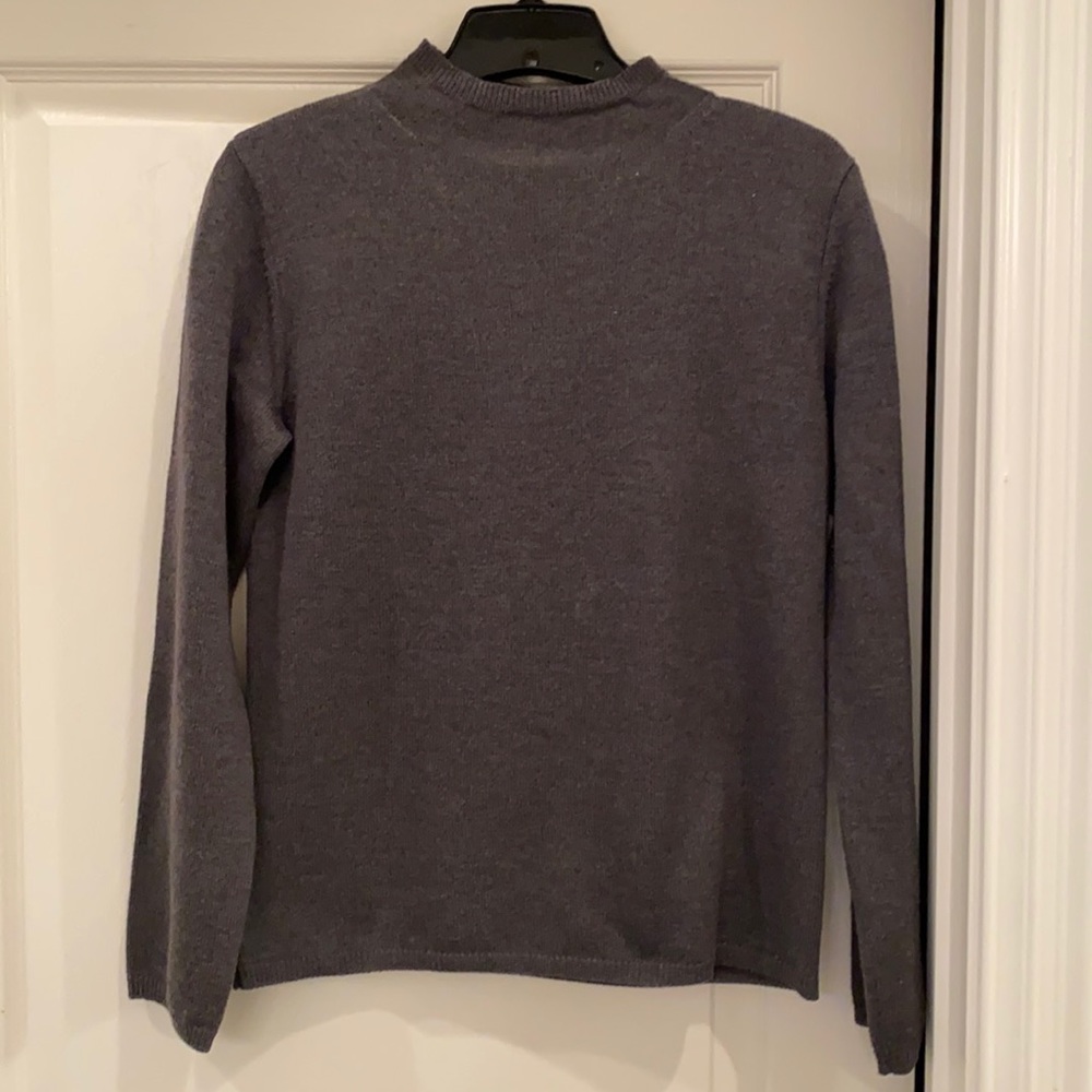 100% purr new wool sweater. Soft and warm